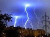 BRATISLAVA - Na celom území Slovenska platí výstraha prvého stupňa pred búrkami. Výstraha platí podľa údajov Slovenského hydrometeorologického ústavu do dnešného popoludnia do 17:00. Pozor, stále platí výstraha prvého stupňa pred búrkami