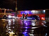 KOŠICE/BRATISLAVA – Bratislavčanov pred polnocou prekvapil intenzívny lejak, ktorý zaplavil aj Popradskú ulicu. Vozidlá, ktoré cez ňu prechádzali, vyzerali, ako by sa predierali potokom. Hasičov v košickom regióne v noci zase zamestnávali predovšetkým popadané stromy. Tamojšie operačné stredisko eviduje od polnoci viac ako desať výjazdov k spadnutým stromom alebo konárom, ktoré tvorili prekážku na vozovkách. Slovensko zasiahli búrky: Bratislavu zatopilo, na východe padali stromy!