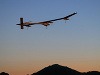 LOS ANGELES 23. mája (SITA/AFP) - Prvé lietadlo napájané výlučne solárnou energiou, ktoré je schopné lietať aj v noci, zaznamenalo vo štvrtok počas skúšobného letu po Spojených štátoch rekord v preletenej vzdialenosti. Solárne lietadlo prekonalo historický rekord: Viac ako 1500 km!
