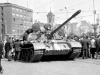 BRATISLAVA - Udalosť, ktorá zmenila všetko. Uvoľňujúcu sa atmosféru v socialistickom Československu presne pred 49 rokmi zhatil krvavý vpád vojsk Varšavskej zmluvy. Invázia, po ktorej nasledovalo 20 rokov okupácie! VIDEO Ako pochovali nádeje Čechoslovákov