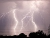 BRATISLAVA - Na Orave, Turci, Liptove a Horehroní môže prísť dnes v priebehu neskoršieho popoludnia k intenzívnym búrkam. Slovenský hydrometeorologický ústav (SHMÚ) v tejto súvislosti vydáva výstrahu prvého stupňa. Búrky na severe Slovenska: Tieto okresy si musia dať pozor!