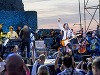 Už dnes večer si môžete pozrieť jeden z najlepších open air koncertov posledných desaťročí! Ak ste nepatrili medzi viac ako 2500 šťastlivcov a výnimočný koncert Hudba Európy na Devíne ste nezažili „naživo“, máte ideálnu príležitosť uvidieť ho zo záznamu. Prvú časť tohto unikátneho projektu s názvom „Koncert rockových a popových hviezd so symfonickým orchestrom“ odvysiela RTVS na Dvojke o 22:25 hod. Druhú časť famózneho projektu Hudba Európy na Devíne si môžete pozrieť už dnes večer na Dvojke