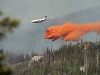 SALT LAKE CITY - Hasičom v Utahu sa vďaka priaznivému počasiu podarilo zaistiť viacero oblastí v štáte, kde od 17. júna vyčíňa požiar. Informáciu potvrdil veliteľ zásahu Tim Roide, ktorý v nedeľu vo vyhlásení uviedol, že požiarnici tiež dokázali zaistiť aj viaceré budovy, ktoré oheň poškodil v lyžiarskom stredisku Brian Head. Hasiči naďalej bojujú s požiarom v Utahu: Vďaka priaznivému počasiu objavili ďalšie ohniská