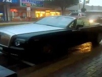 Po spŕške vody dopadol kabriolet zle-nedobre. Po spŕške vody dopadol kabriolet zle-nedobre.