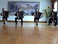 Študentom sa podarilo zaujať svojskou verziou populárneho hitu z 80-tych rokov Študentom sa podarilo zaujať svojskou verziou populárneho hitu z 80-tych rokov