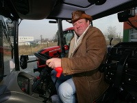 Farmár Pavol si už prevzal nechcený traktor.