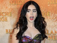 Lily Collins na premiére snímky Snehulienka Lily Collins na premiére snímky Snehulienka