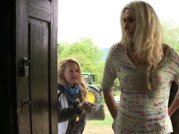 Jana Frčková (vľavo) a Monika Haklová si skočili do vlasov.