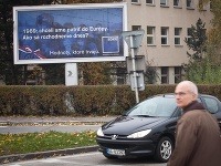 Prvý predvolebný bilbord strany SDKÚ-DS na bratislavskej Patrónke Prvý predvolebný bilbord strany SDKÚ-DS na bratislavskej Patrónke