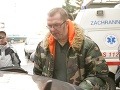 Richard naložil svojho najmladšieho syna do auta. 
