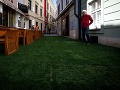 Podľa reakcií Bratislavčanov sa to iniciátorom aj poradilo. Na ulici vytvorili aj sedenia na oddych a okoloidúcim hrala hudba. "Teraz je tu úplne iná klíma. Nemám pocit, že som v centre mesta," uviedla Bratislavčanka Danka.