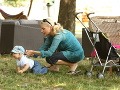 Aneta Parišková starostlivo naháňala svojho synčeka.