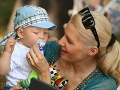 Aneta Parišková si pomohla klasickou detskou pomôckou, aby malý neobhrýzal čo mu prišlo pod ruky.