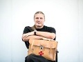 Recesista a všestranný človek Recesista a všestranný človek