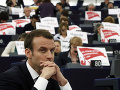 Nelichotivé výsledky prieskumu: Macronova politika sa nepáči viac ako polovici Francúzov