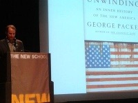 Autor George Packer odhaľuje kruté skutočnosti americkej spoločnosti Autor George Packer odhaľuje kruté skutočnosti americkej spoločnosti