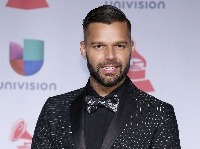 Z toho, čo skrýva Ricky Martin pod šatami, odpadnete. Z toho, čo skrýva Ricky Martin pod šatami, odpadnete.