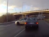 Vodič mercedesu už nestihol zabrzdiť. Vodič mercedesu už nestihol zabrzdiť.