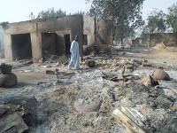 Po útoku Boko Haram na dedinu v Nigérii zomrelo 65 ľudí. Po útoku Boko Haram na dedinu v Nigérii zomrelo 65 ľudí.