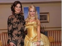 Hviezdou tohtoročného Opernballu vo Viedni bola herečka Brooke Shields. Pozornosť prítomných na seba strhávala aj manželka pracháča Richarda Lugnera - Cathy. Hviezdou tohtoročného Opernballu vo Viedni bola herečka Brooke Shields. Pozornosť prítomných na seba strhávala aj manželka pracháča Richarda Lugnera - Cathy.