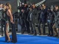Millie Mackintosh na premiére filmu Zoolander No.2 poriadne zaskočila prítomných fotografov. Millie Mackintosh na premiére filmu Zoolander No.2 poriadne zaskočila prítomných fotografov.