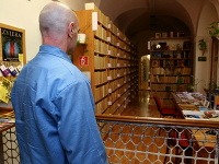 Takto plynie život v hrade plnom odsúdených vrahov a iných zločincov. Takto plynie život v hrade plnom odsúdených vrahov a iných zločincov.