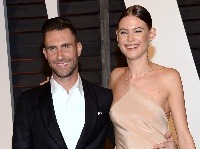 Adam Levine, Behati Prinsloo Adam Levine, Behati Prinsloo