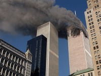 Dvojičky Svetového obchodného centra v New Yorku, fotografia z 11.septembra 2001 Dvojičky Svetového obchodného centra v New Yorku, fotografia z 11.septembra 2001