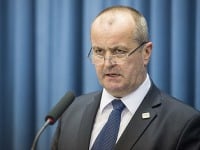 Minister obrany Peter Gajdoš (nominant SNS) Minister obrany Peter Gajdoš (nominant SNS)
