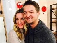 Viktor Vincze a Adela Banášová sa zasnúbili na Valentína v priamom prenose. Viktor Vincze a Adela Banášová sa zasnúbili na Valentína v priamom prenose.