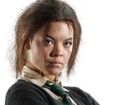 Scarlett Byrne ako Pansy Parkinson. Scarlett Byrne ako Pansy Parkinson.