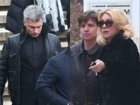 Zdena Studenková a Braňo Kostka po pohrebe herečkinej mamy. Zdena Studenková a Braňo Kostka po pohrebe herečkinej mamy.