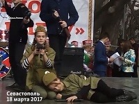 V Sevastopole oslavovali aj takto. V Sevastopole oslavovali aj takto.