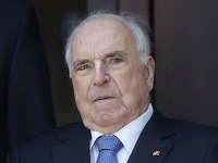Helmut Kohl pred rokmi úplne prerušil styky so svojou rodinou, vraj ho k tomu doviedla jeho druhá žena Maike Helmut Kohl pred rokmi úplne prerušil styky so svojou rodinou, vraj ho k tomu doviedla jeho druhá žena Maike