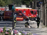 Policajná operácia v Paríži. Policajná operácia v Paríži.