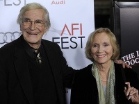 Na archívnej snímke z 2. novembra 2009 americký filmový a televízny herec Martin Landau a herečka Eva Maria Saintová Na archívnej snímke z 2. novembra 2009 americký filmový a televízny herec Martin Landau a herečka Eva Maria Saintová