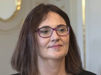 Na snímke kandidátka Slovenskej národnej strany (SNS) na pozíciu ministerky školstva, vedy, výskumu a športu SR Martina Lubyová. Na snímke kandidátka Slovenskej národnej strany (SNS) na pozíciu ministerky školstva, vedy, výskumu a športu SR Martina Lubyová.