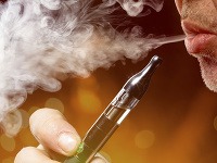E-cigarety nie sú o moc zdravšie ako tie bežné. E-cigarety nie sú o moc zdravšie ako tie bežné.