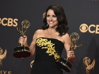 Julia Louis-Dreyfus sa v septembri takto radovala z ocenenia. Julia Louis-Dreyfus sa v septembri takto radovala z ocenenia.