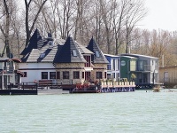 Čulý pracovný ruch na Jaroveckom ramene. Čulý pracovný ruch na Jaroveckom ramene.