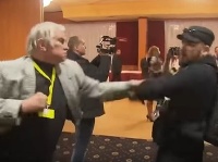 Potýčka v Zemanovom štábe Potýčka v Zemanovom štábe