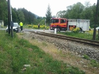 Pri Porúbke sa zrazil motorový vlak s osobným vozidlom Pri Porúbke sa zrazil motorový vlak s osobným vozidlom