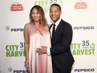 Chrissy Teigen a John Legend Chrissy Teigen a John Legend