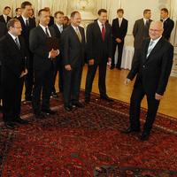 Prezident Ga�parovi� s nov�mi ministrami