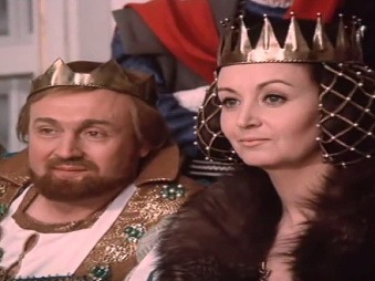 Kráľovnú si v rozprávke zahrala nemecká herečka Karin Lesch, ktorá pôsobila najmä v divadle. Išlo o jej prvú a zároveň poslednú filmovú úlohu. Po smrti manžela sa uzavrela do seba.  Kráľa stvárnil taktiež Nemec - Rolf Hoppe, ktorý v Dražďanoch postavil vlastné divadlo.