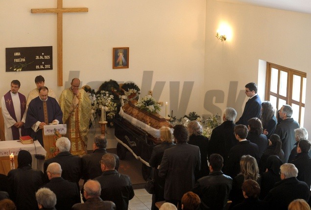 Pohreb Anny Figeľovej v dedinke Čaklov.