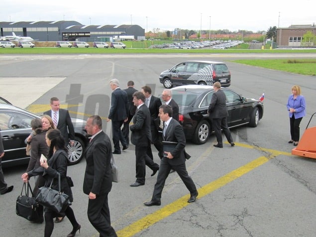 Slovenskú delegáciu na letisku Abelag v Bruseli vítali minister zahraničných vecí Miroslav Lajčák, slovenský veľvyslanec pri NATO František Kašický či veľvyslanec Slovenska pri Európskej únii Ivan Korčok.