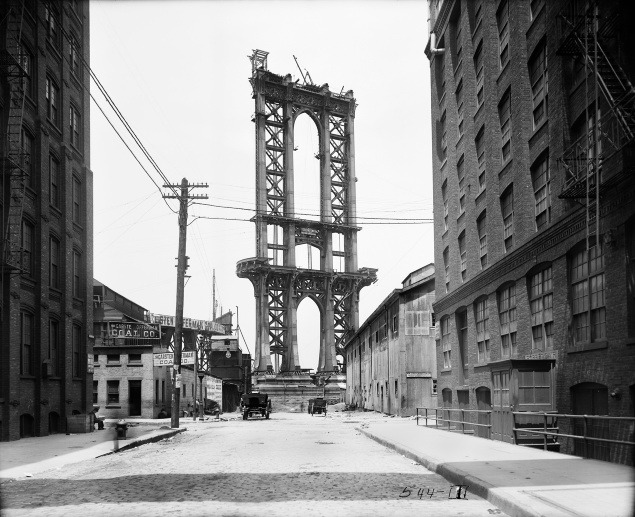 5. jún 1908: Rozostavaný Manhattanský most.