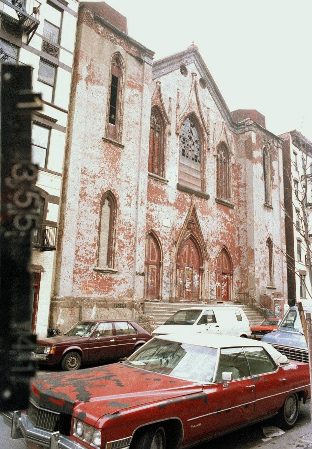 1983-1988: Zničená budova najstaršej newyorskej synagógy na 172 Norfolk Street, v ktorej dnes sídli nadácia Angel Orensanz.