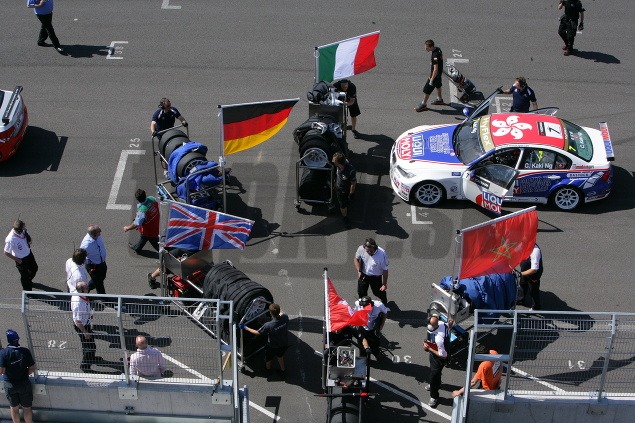 Pretekov sa zúčastňuje 10 tímov, 4 výrobcovia a 38 jazdcov zo 17 krajín sveta.